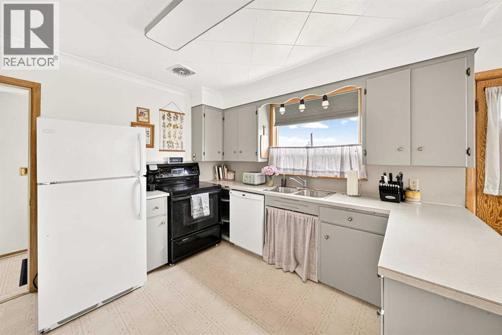 7826 22 Avenue - 8