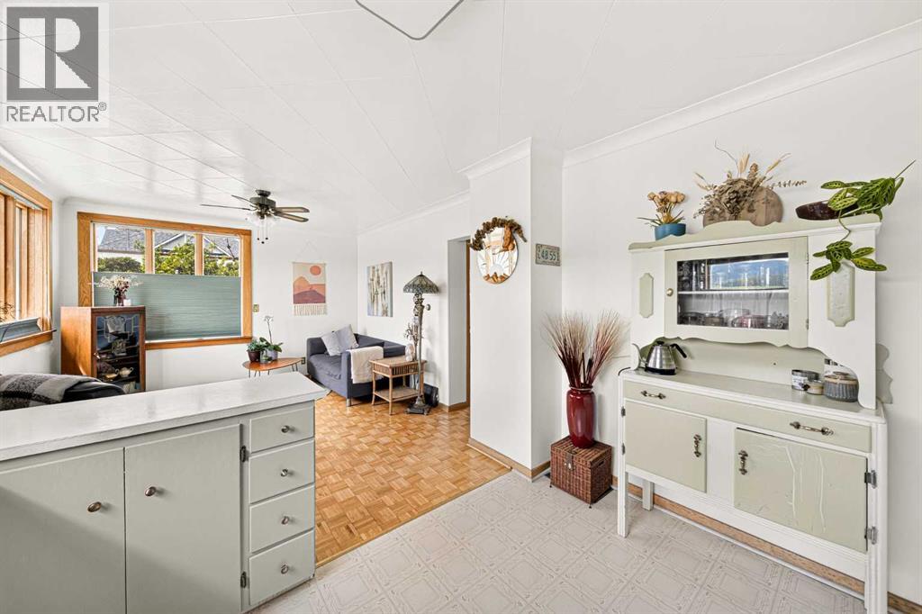 7826 22 Avenue - 13