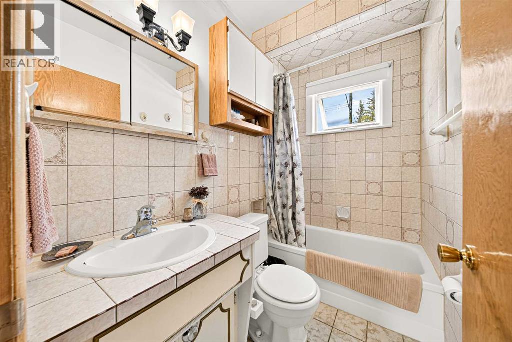 7826 22 Avenue - 22