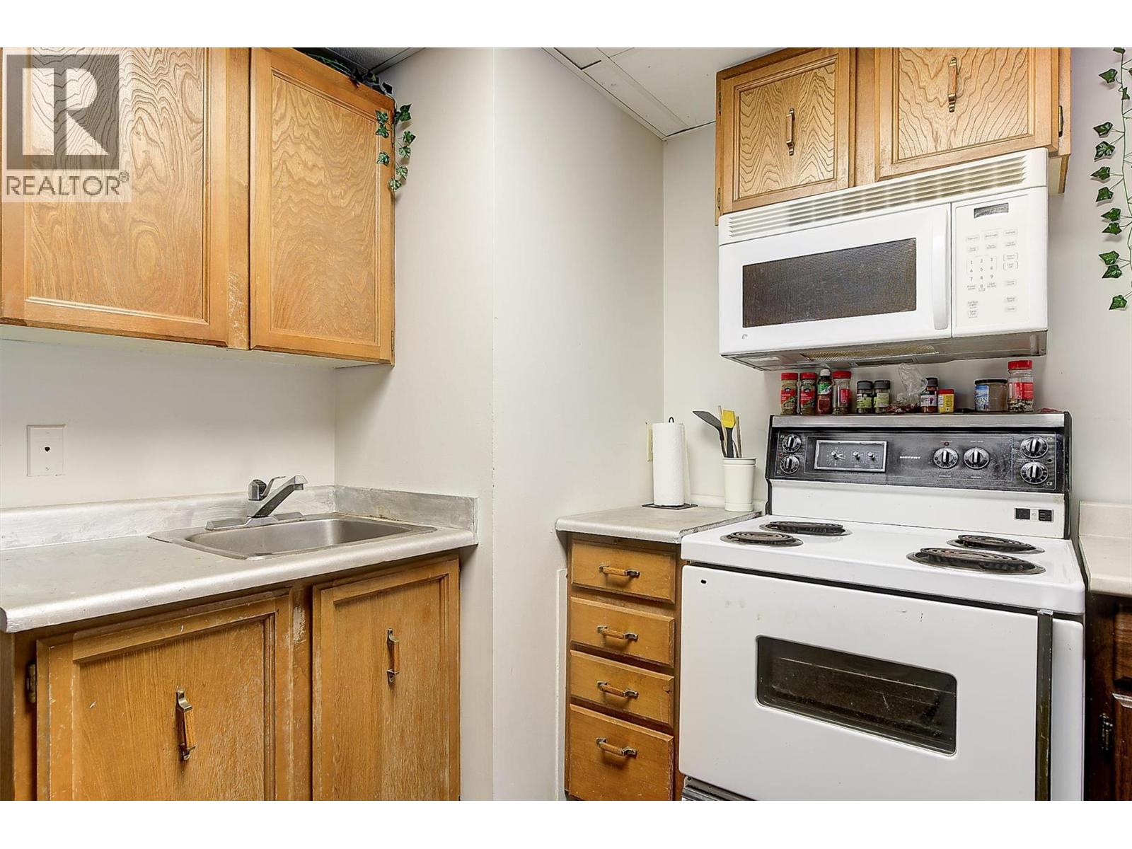 627 Hardie Road - 40