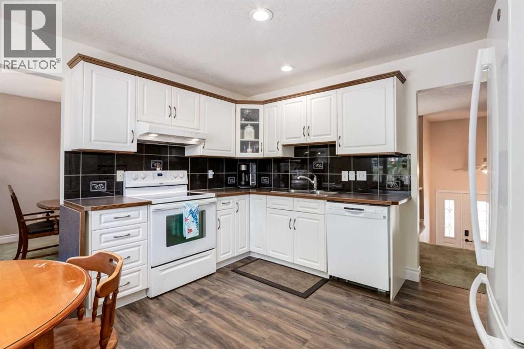 216 Cannington Place SW - 4