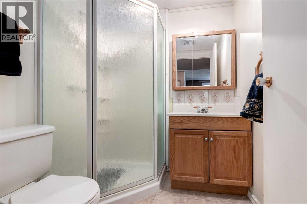 216 Cannington Place SW - 25