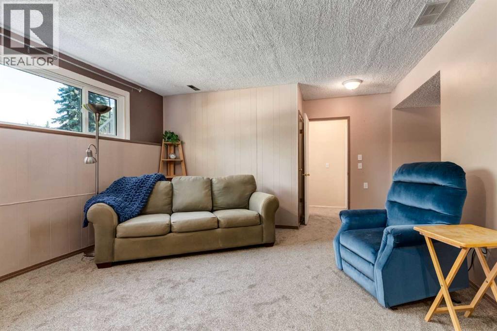 216 Cannington Place SW - 23