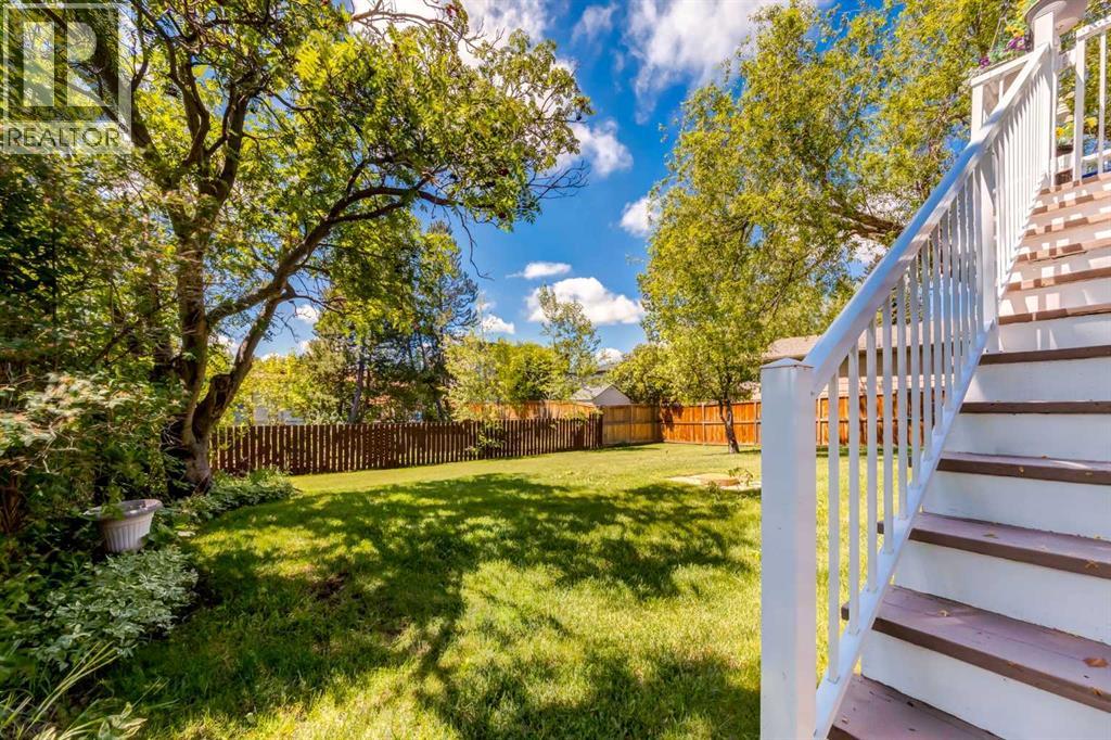 216 Cannington Place SW - 32