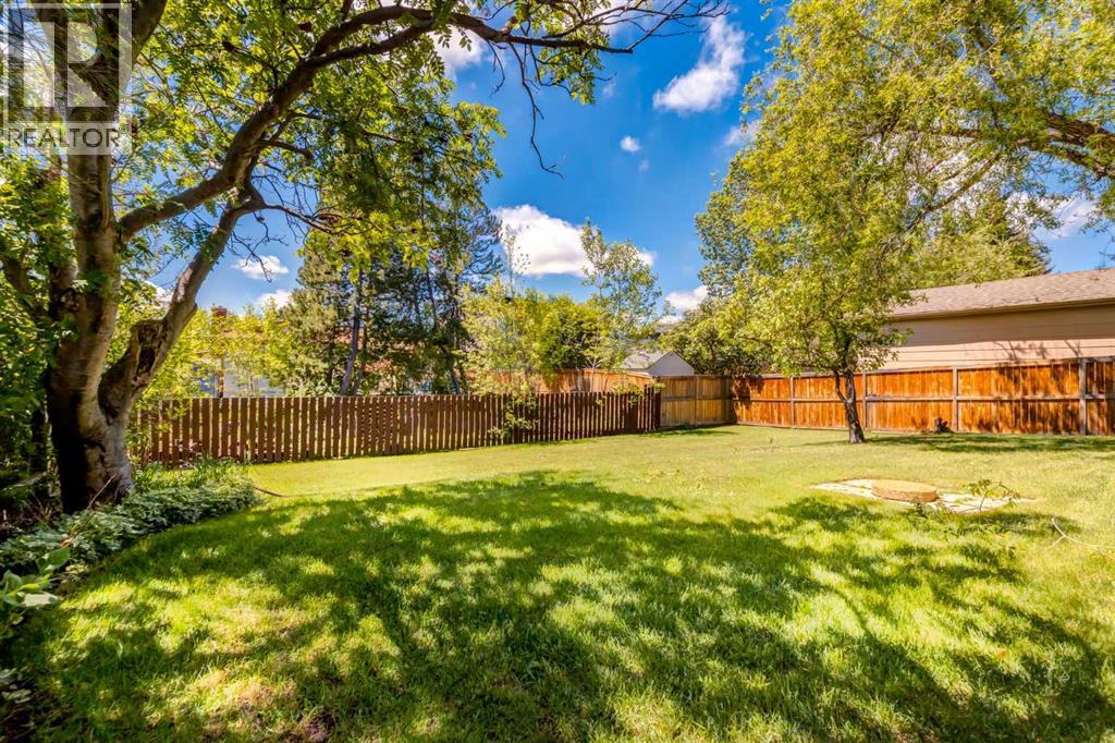 216 Cannington Place SW - 30