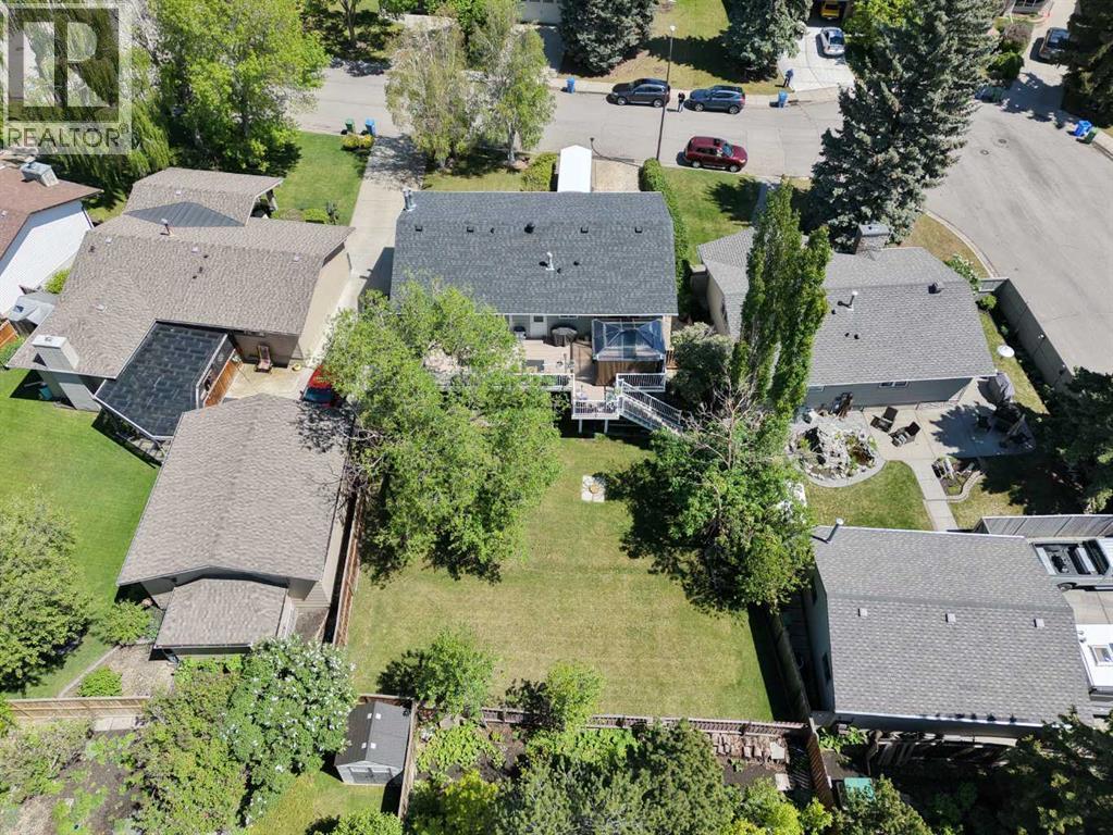 216 Cannington Place SW - 46