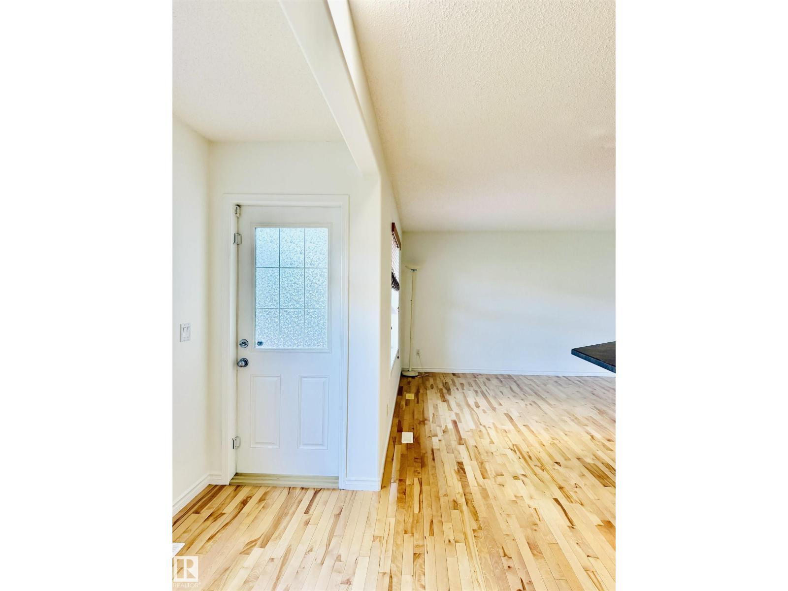 3120 25 AV NW — photo 11