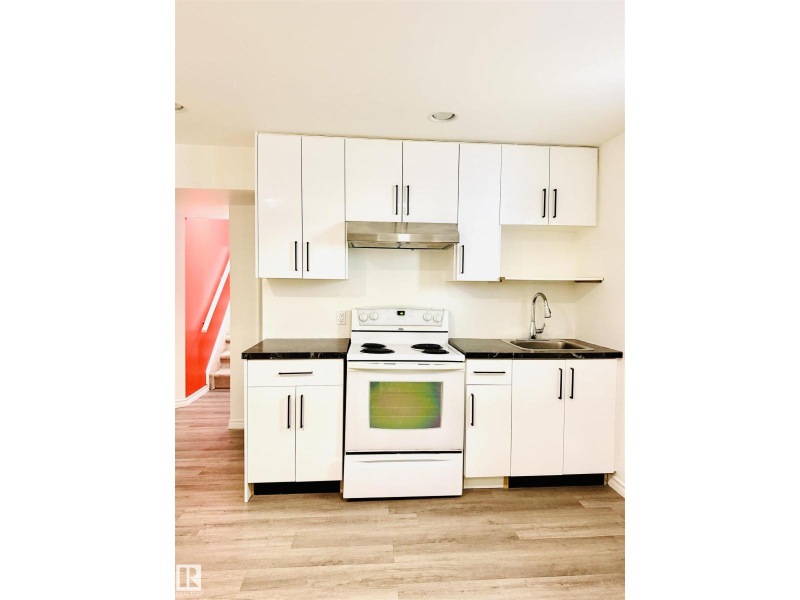 3120 25 AV NW — photo 28