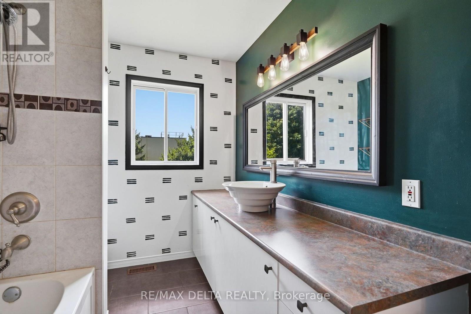 687 STE-MARIE STREET - 16