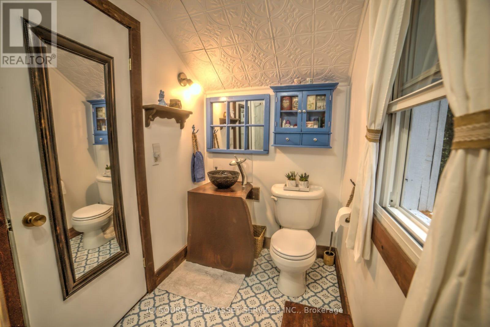 #UNIT 5 1218 MILFORD BAY ROAD - 5