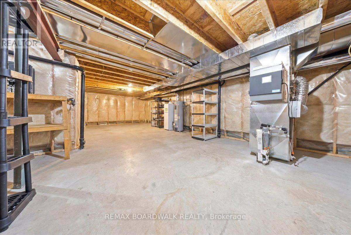 3 Bed, 3 Bath House for Sale in Ottawa – 116 PASSAGEWAY PRIVATE, Ottawa – MLS# X13554518 - Image 16