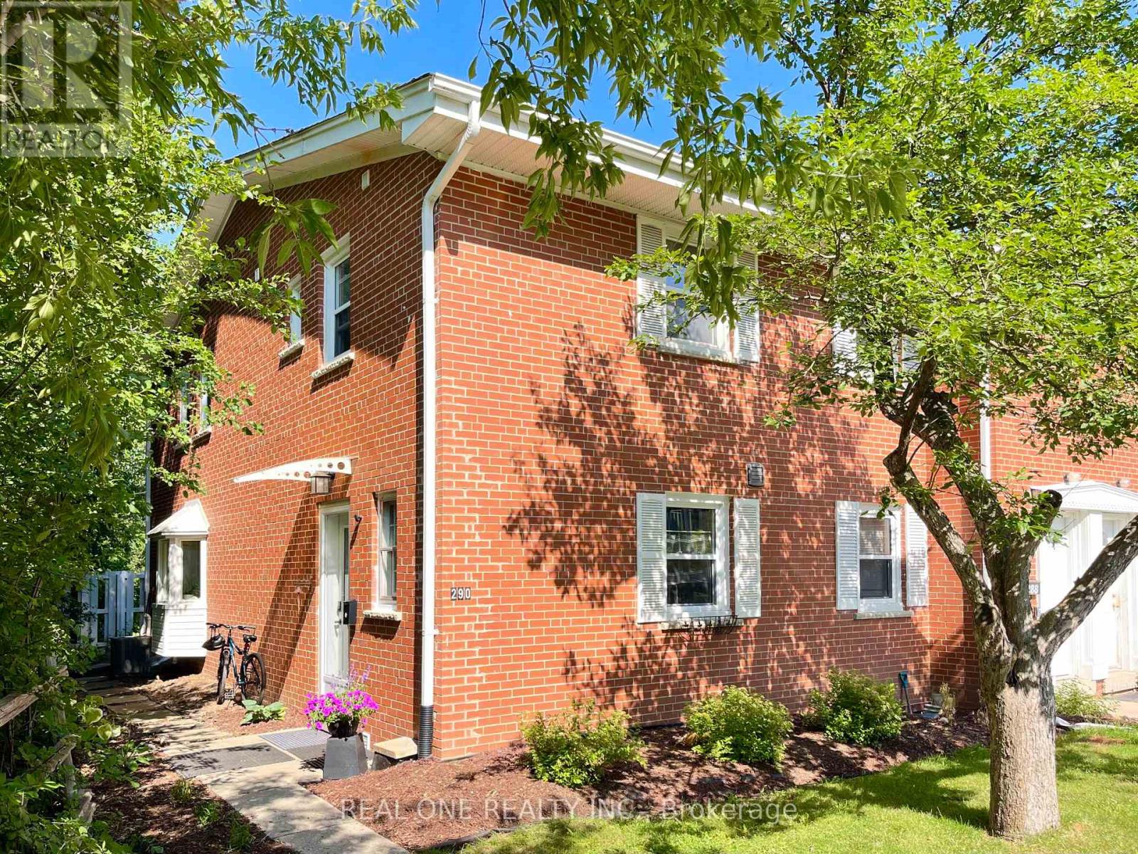 290 WESTCOURT PLACE - 1