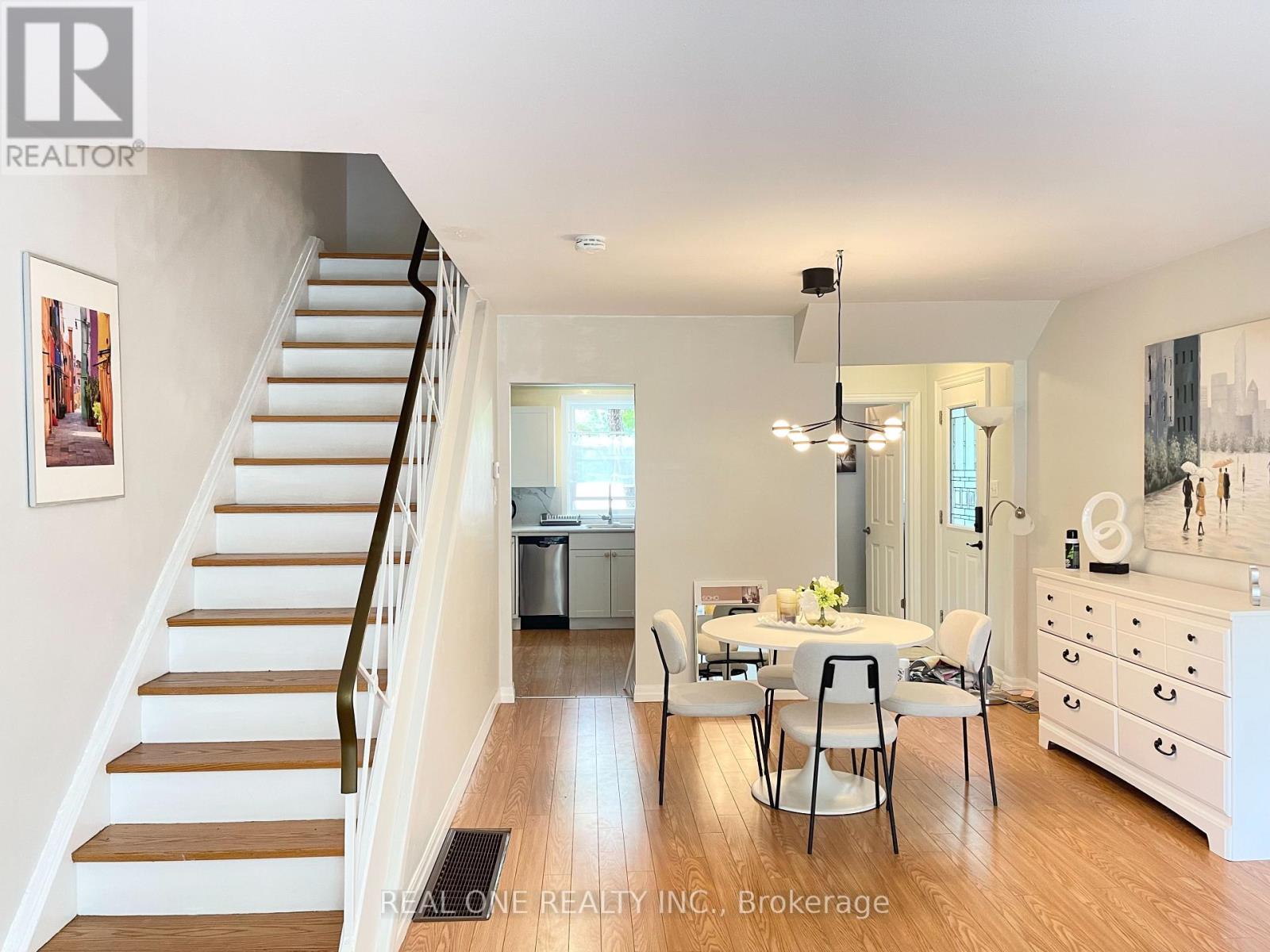 290 WESTCOURT PLACE - 14