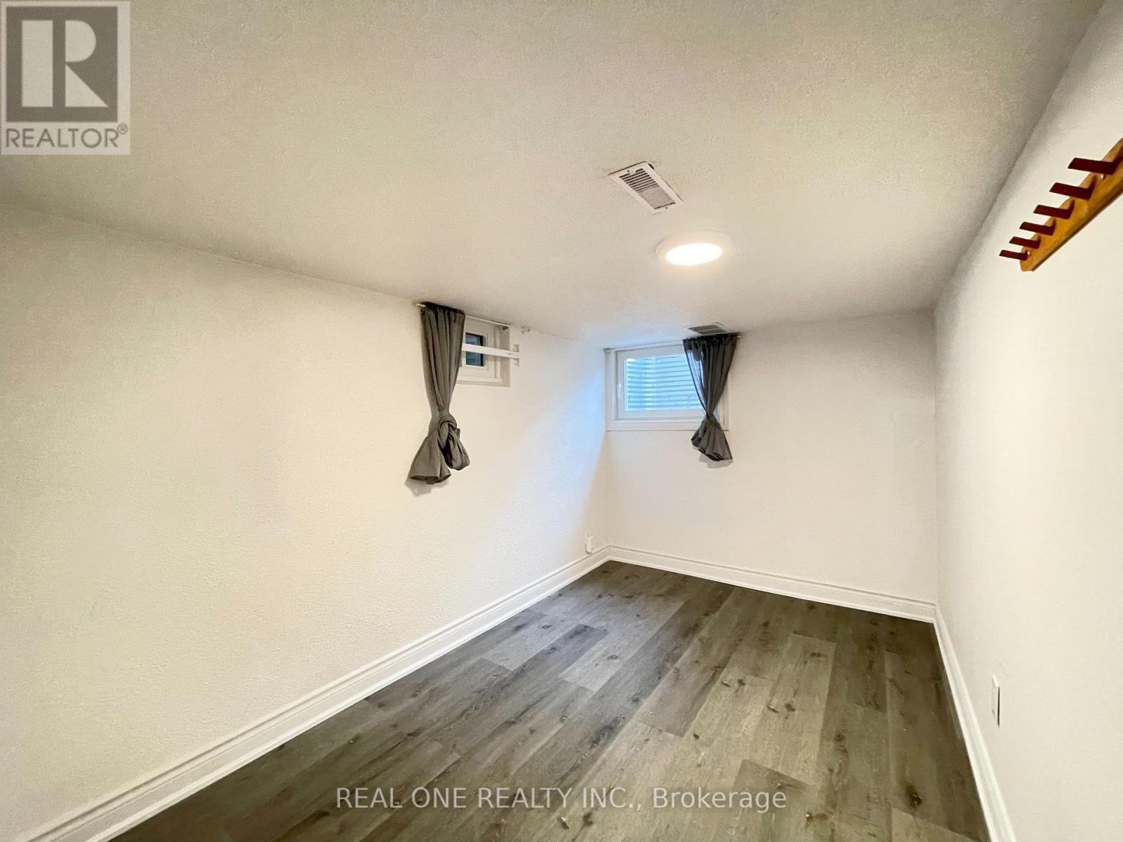 290 WESTCOURT PLACE - 27