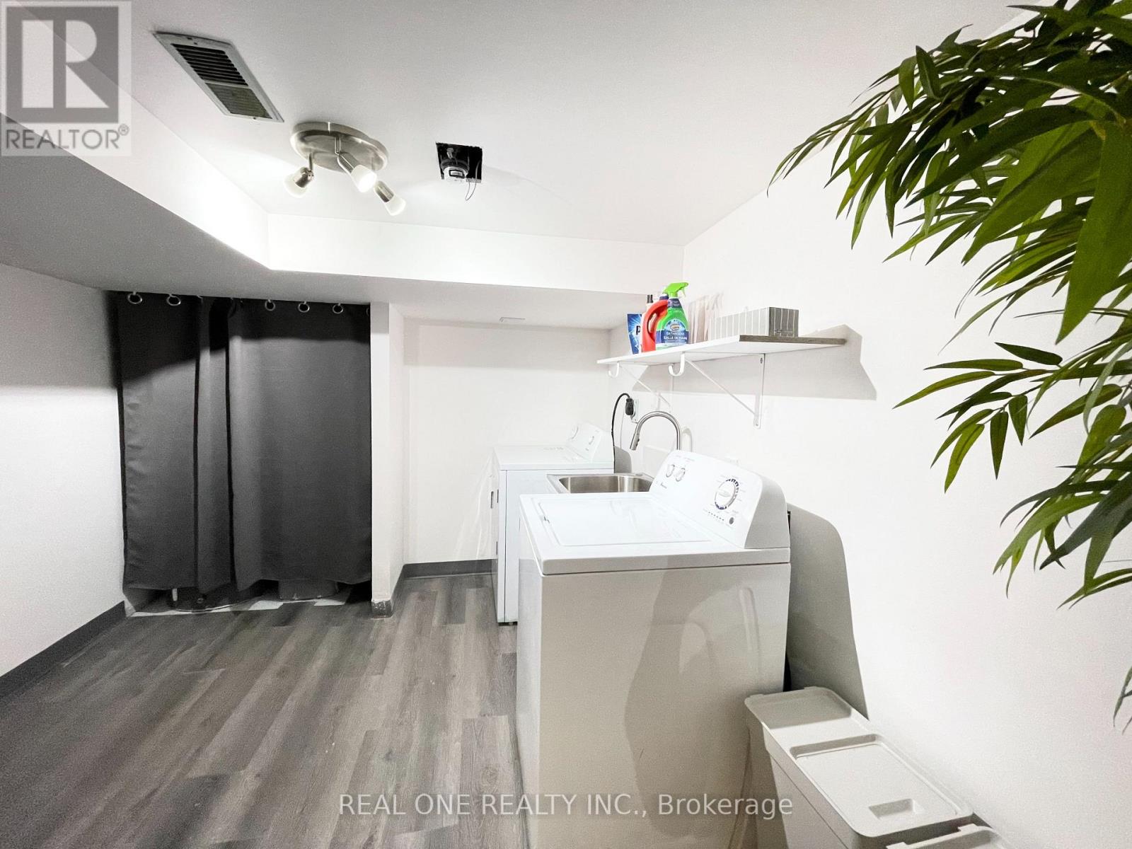 290 WESTCOURT PLACE - 30