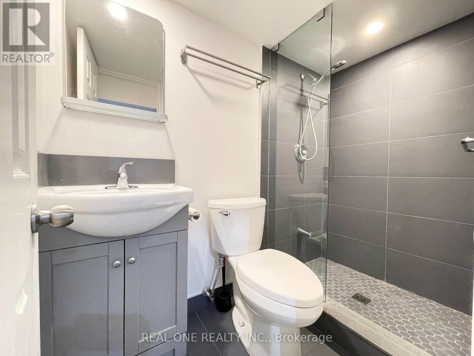 290 WESTCOURT PLACE - 31