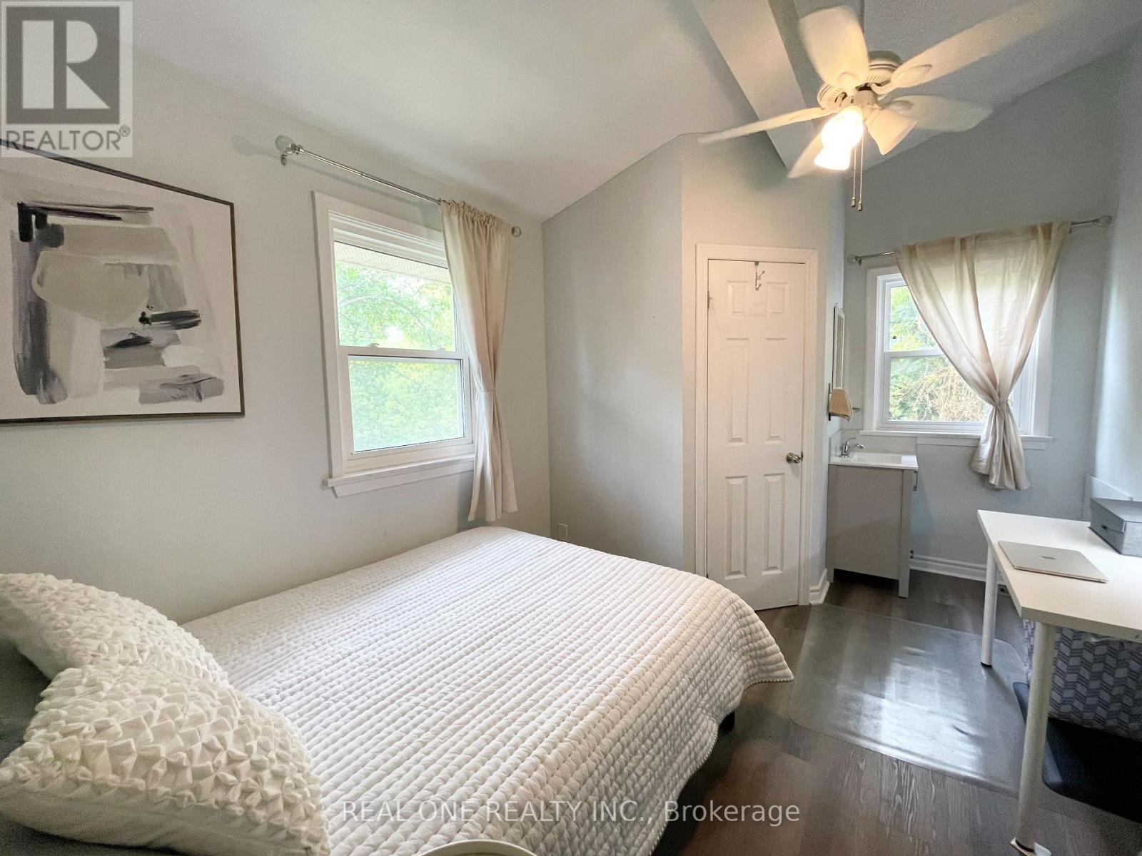 290 WESTCOURT PLACE - 24