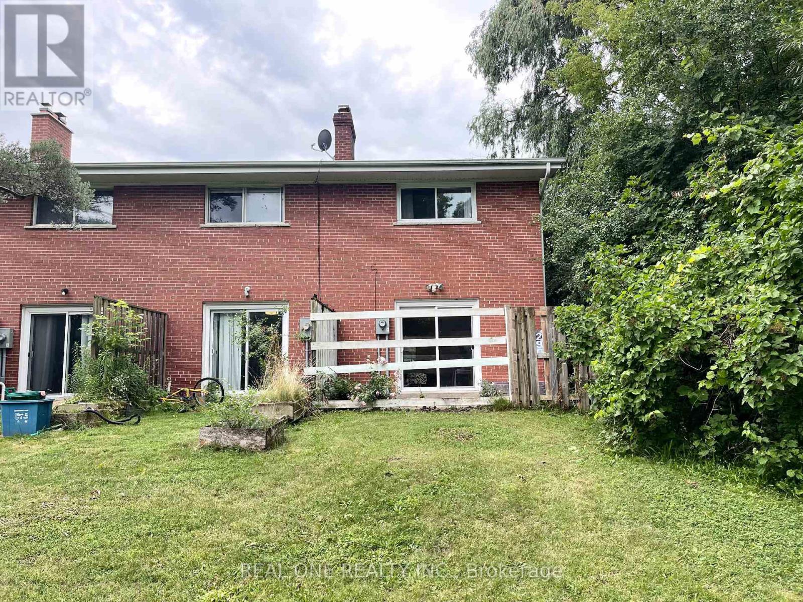 290 WESTCOURT PLACE - 33