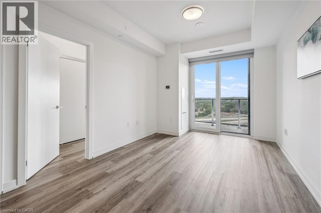 #1007 15 WELLINGTON Street S - 15