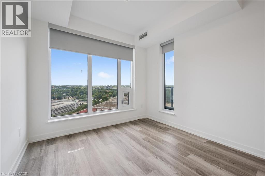 #1007 15 WELLINGTON Street S - 17