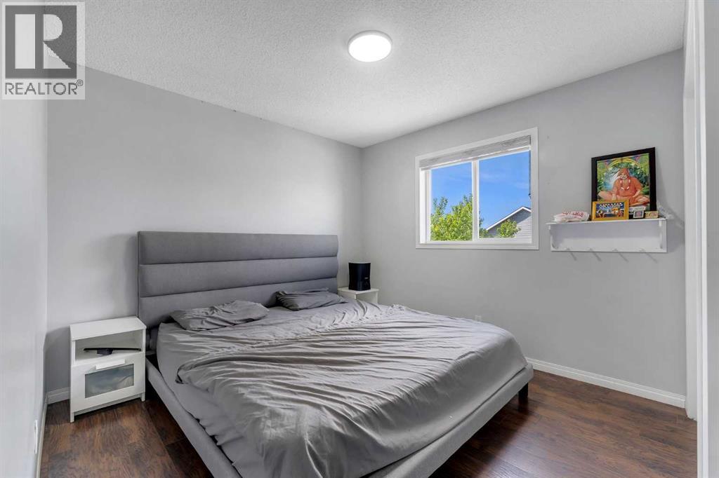 153 Saddlemead Road NE - 22