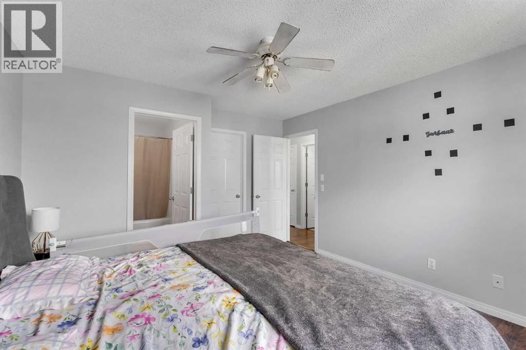 153 Saddlemead Road NE - 24