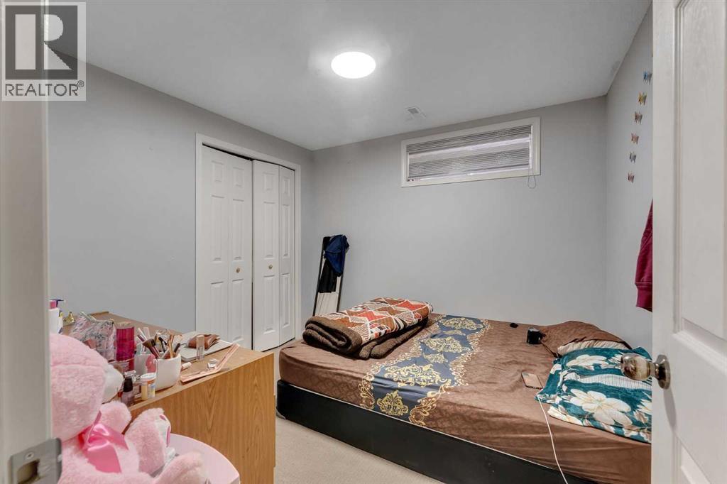 153 Saddlemead Road NE - 33