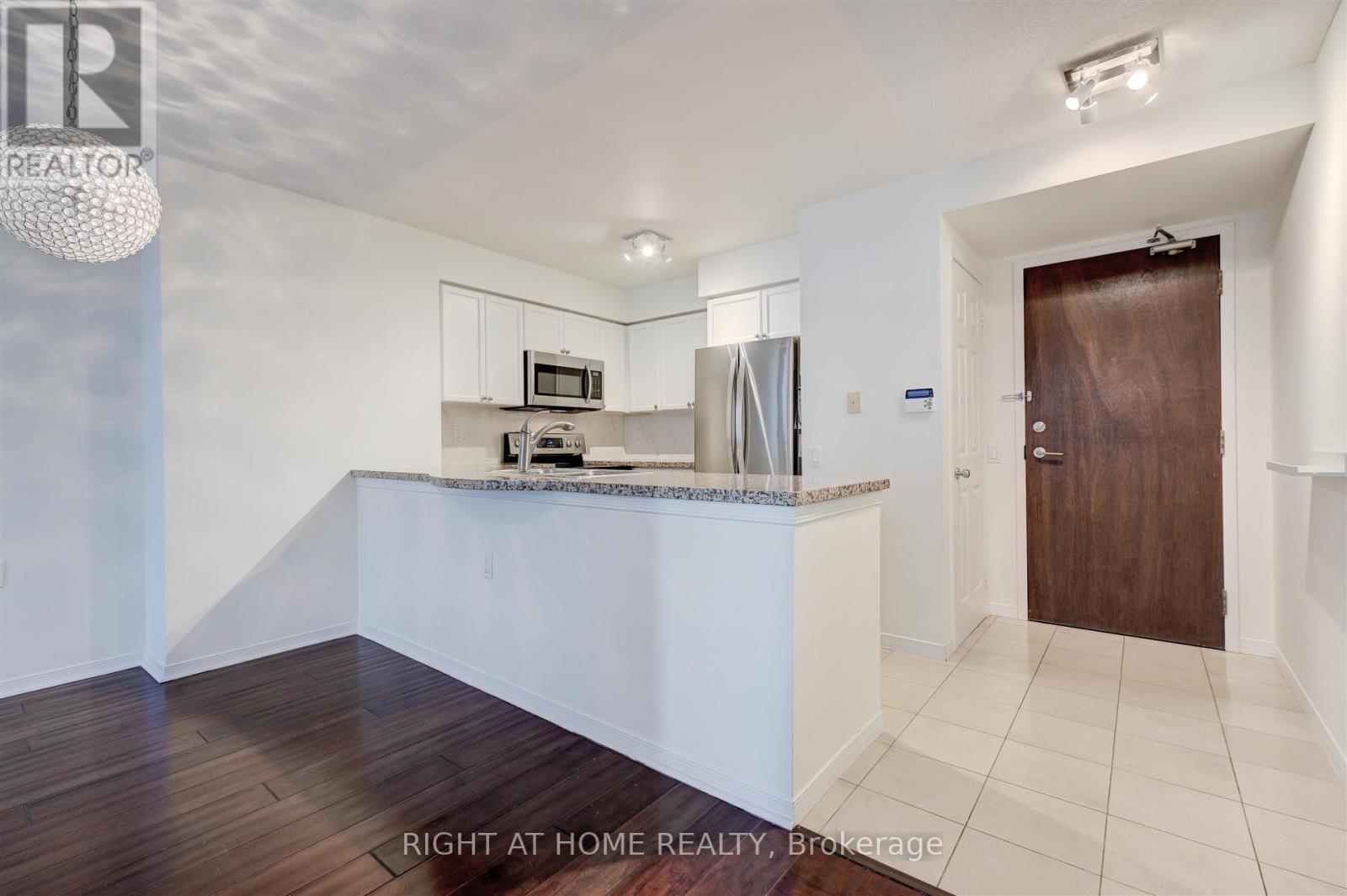 #507 388 BLOOR STREET E - 16