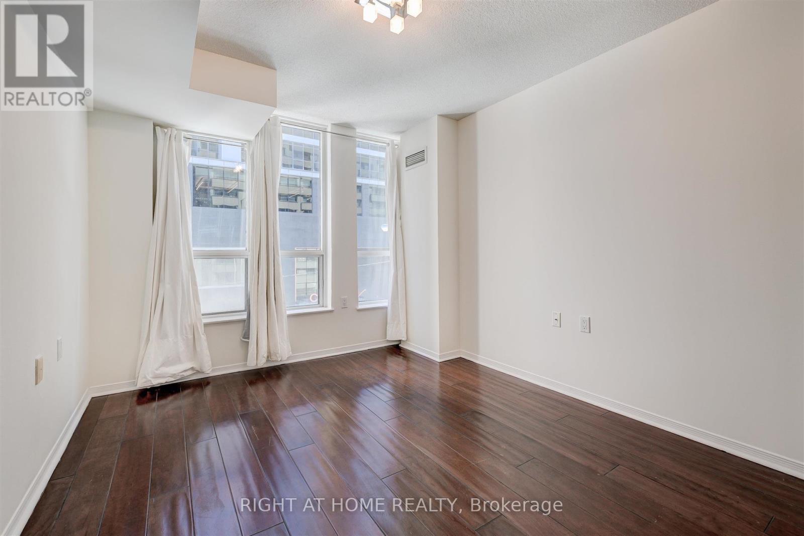 #507 388 BLOOR STREET E - 6