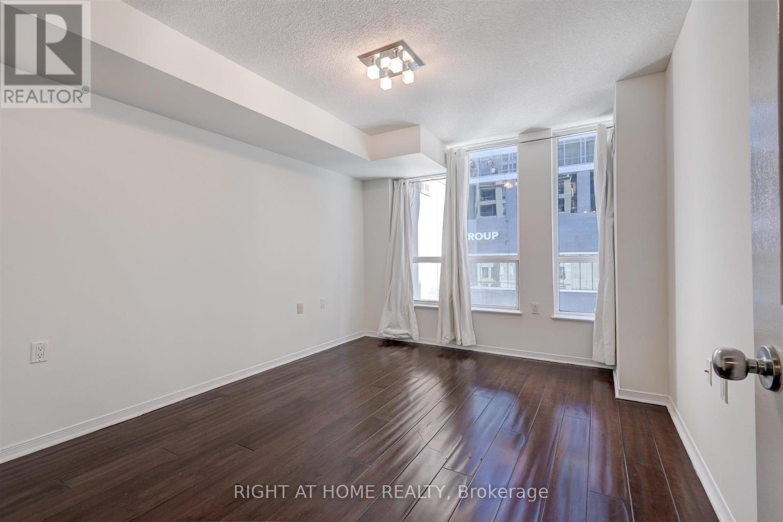#507 388 BLOOR STREET E - 7