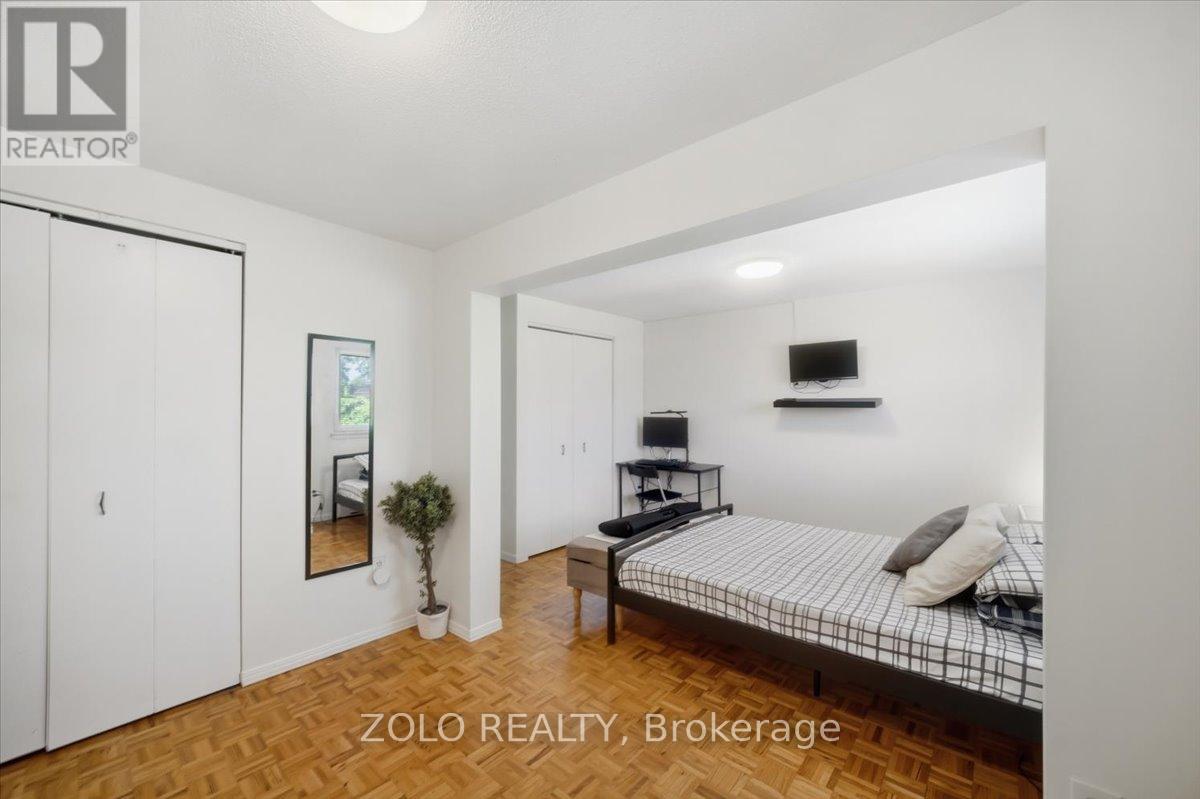 98 DARRAS COURT - 19