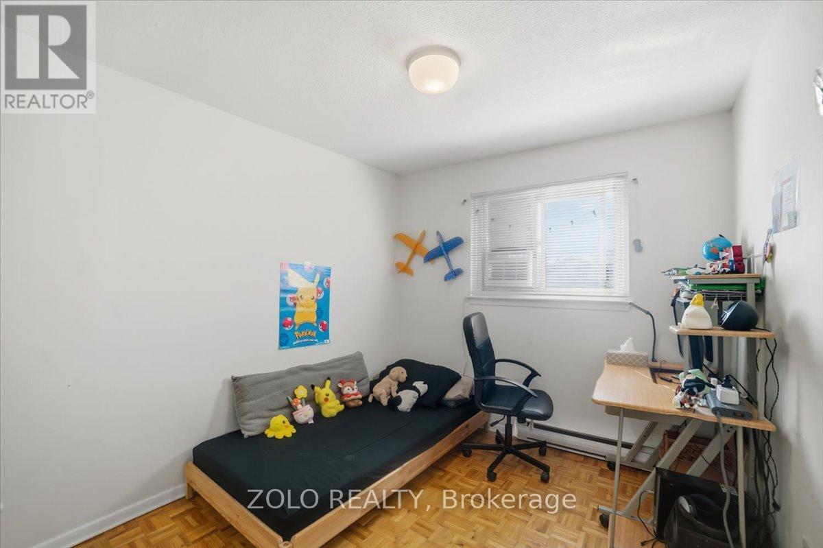 98 DARRAS COURT - 23