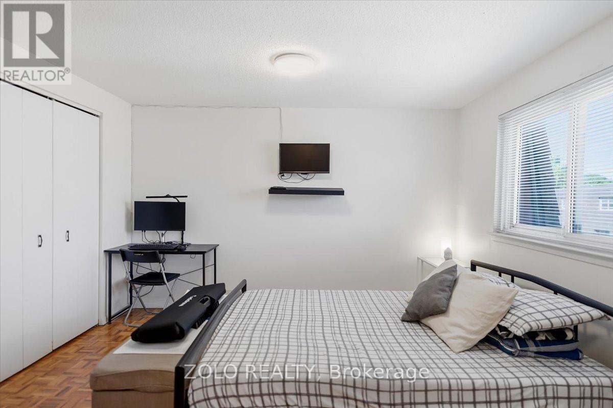 98 DARRAS COURT - 16