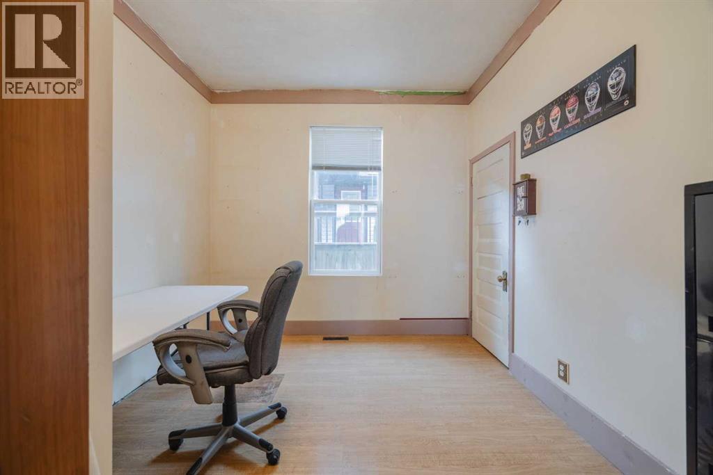 15 Elma Street W - 11