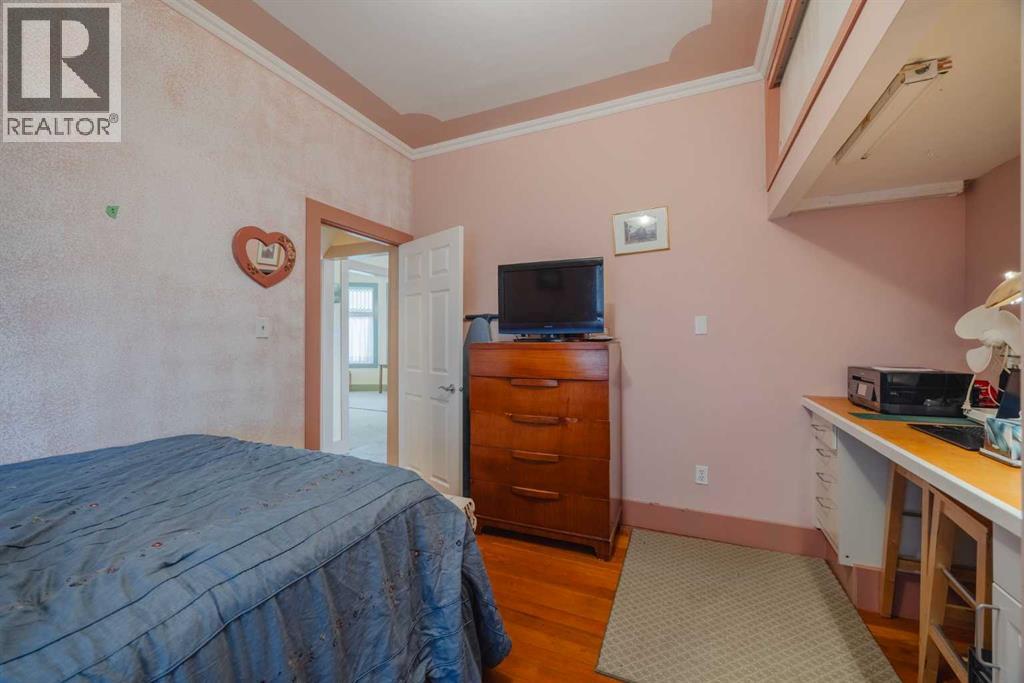 15 Elma Street W - 21