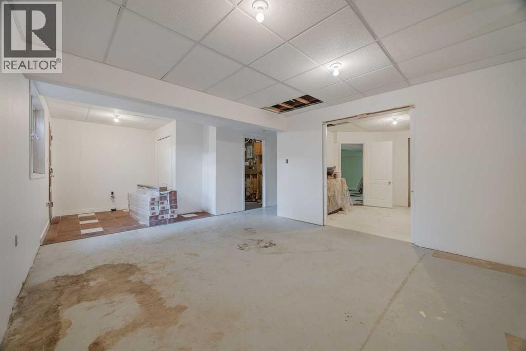 15 Elma Street W - 26