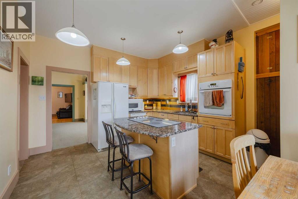 15 Elma Street W - 13