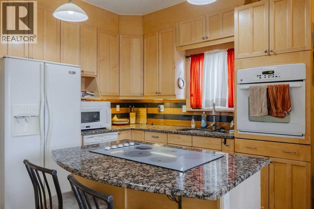 15 Elma Street W - 15