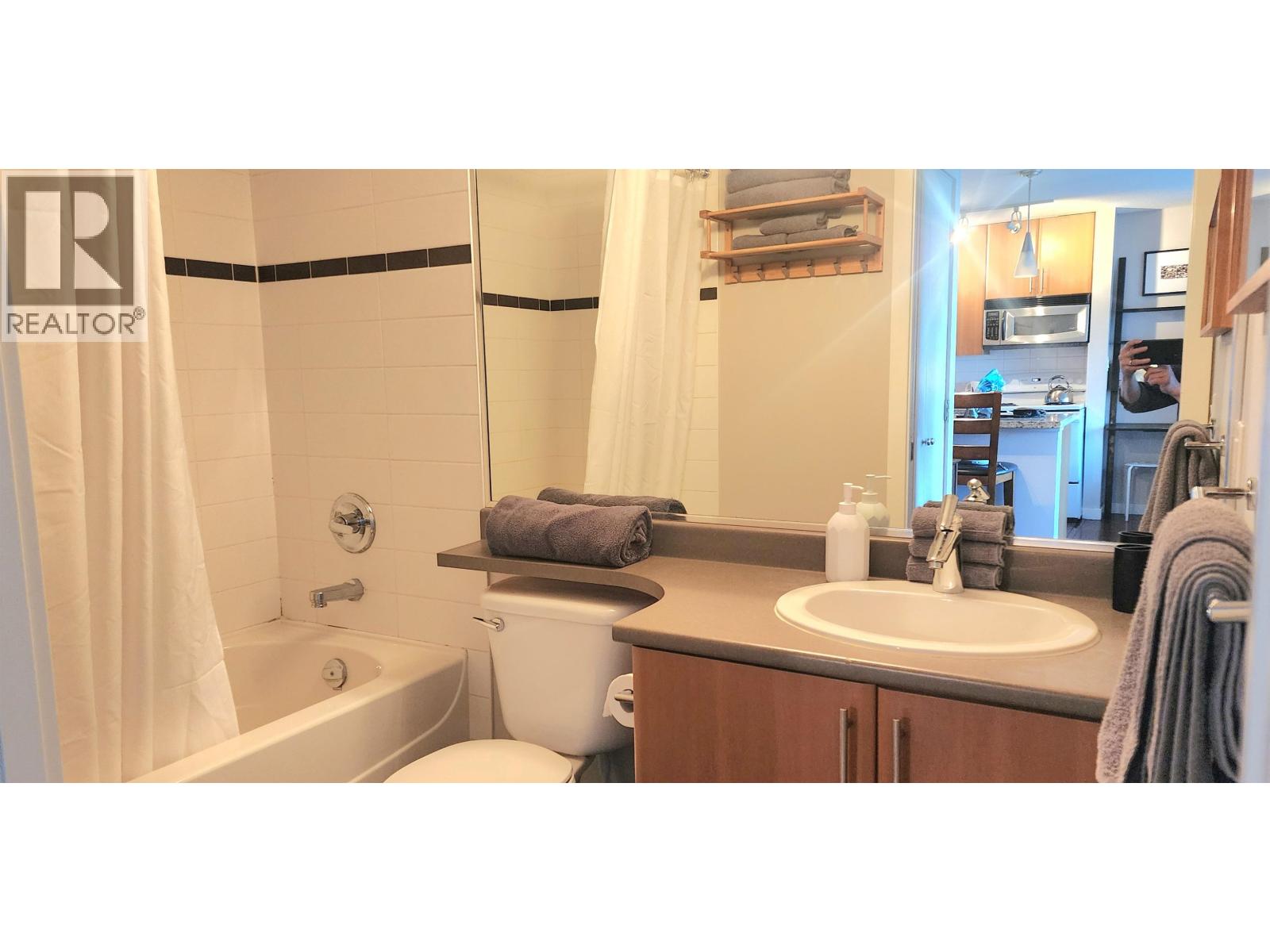 2 Bed, 1 Bath House for Rent in Vancouver – 1607 688 ABBOTT STREET, Vancouver – MLS# R3144312 - Image 9