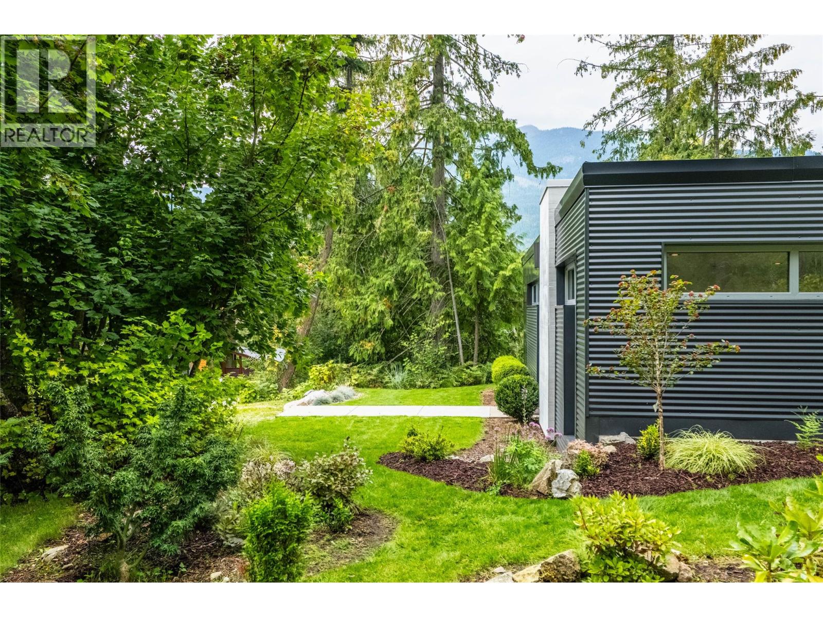 183-191 Kootenay Lake Road - 8