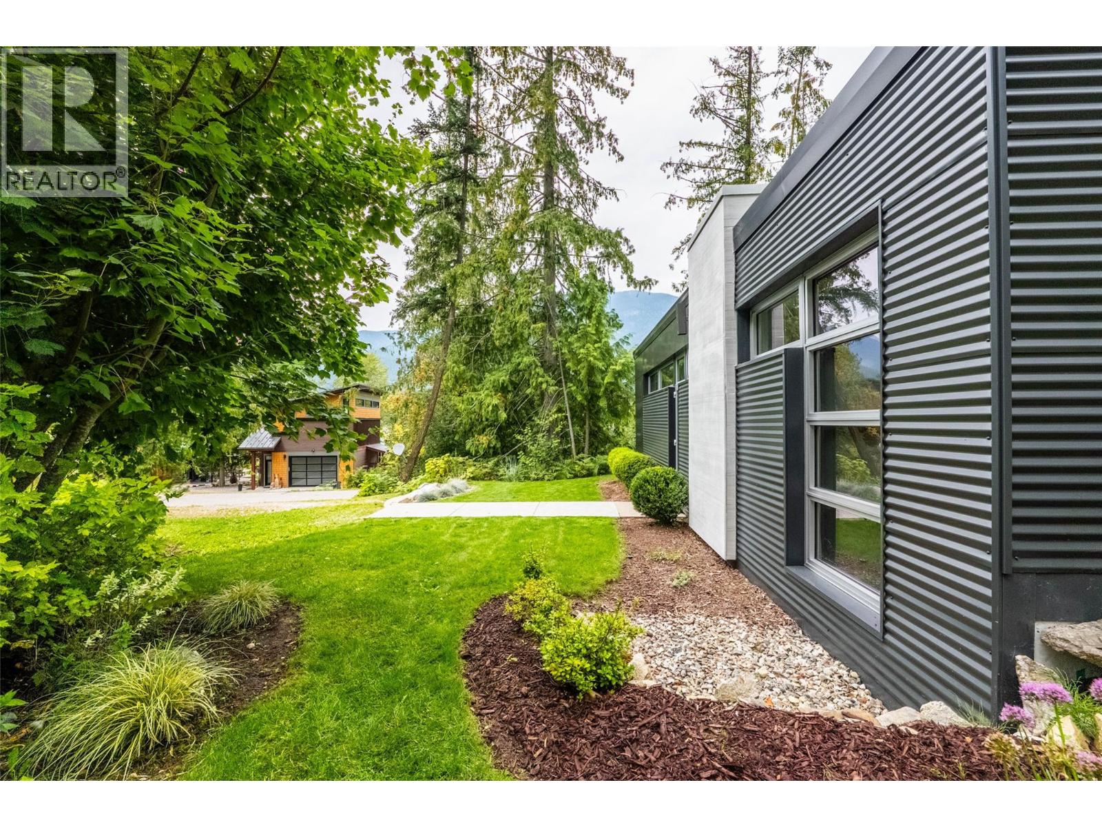 183-191 Kootenay Lake Road - 6