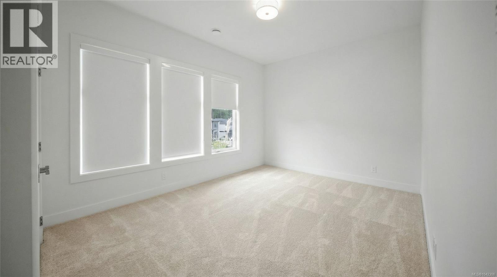 4646 Ambience Dr - 33