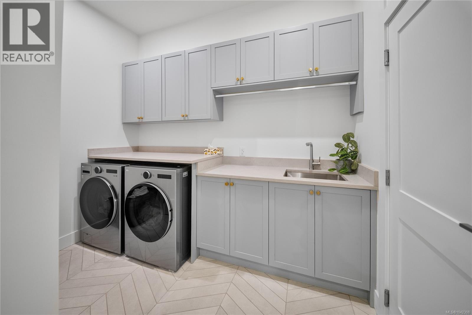4646 Ambience Dr - 34