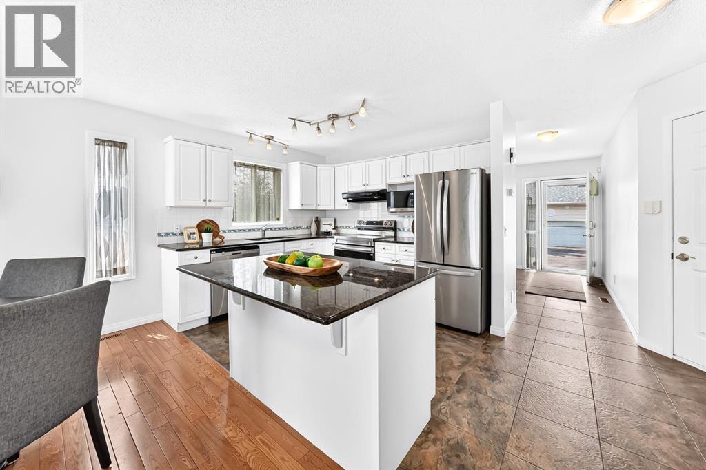 157 Hawkstone Manor NW - 3