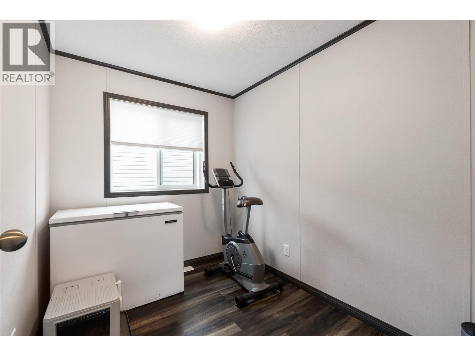 #10 1705 Hillier Road - 27