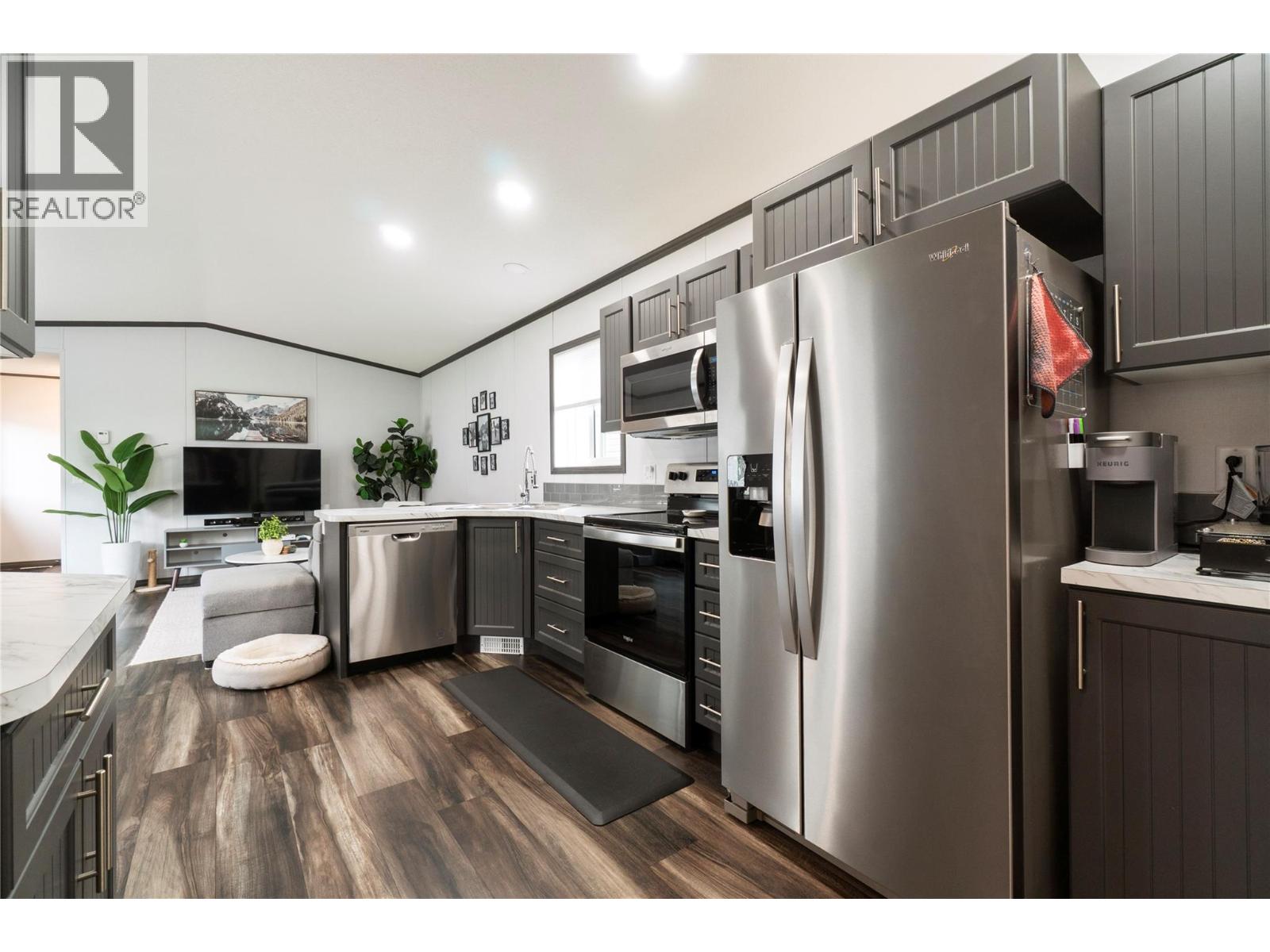#10 1705 Hillier Road - 16