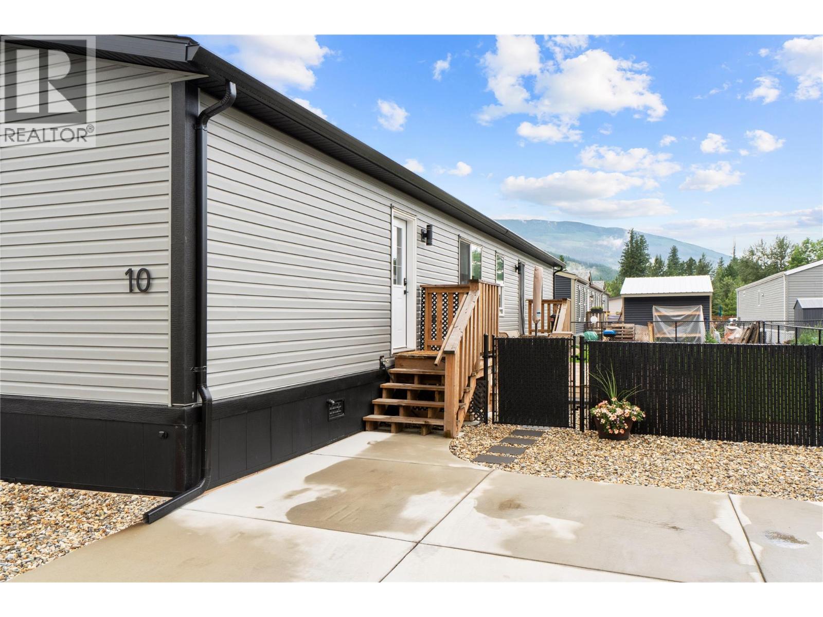 #10 1705 Hillier Road - 39