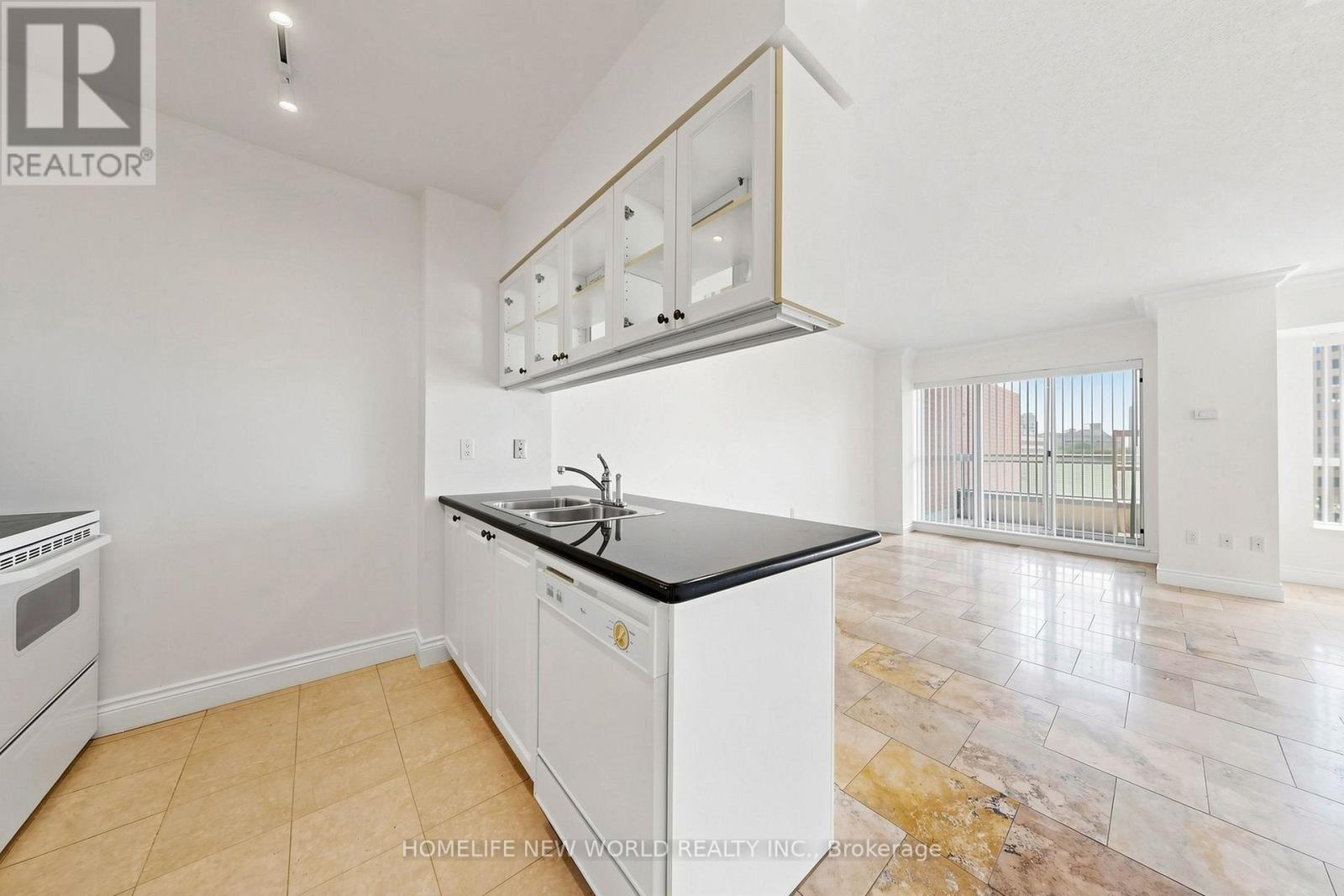 ##708 887 BAY STREET - Image 16