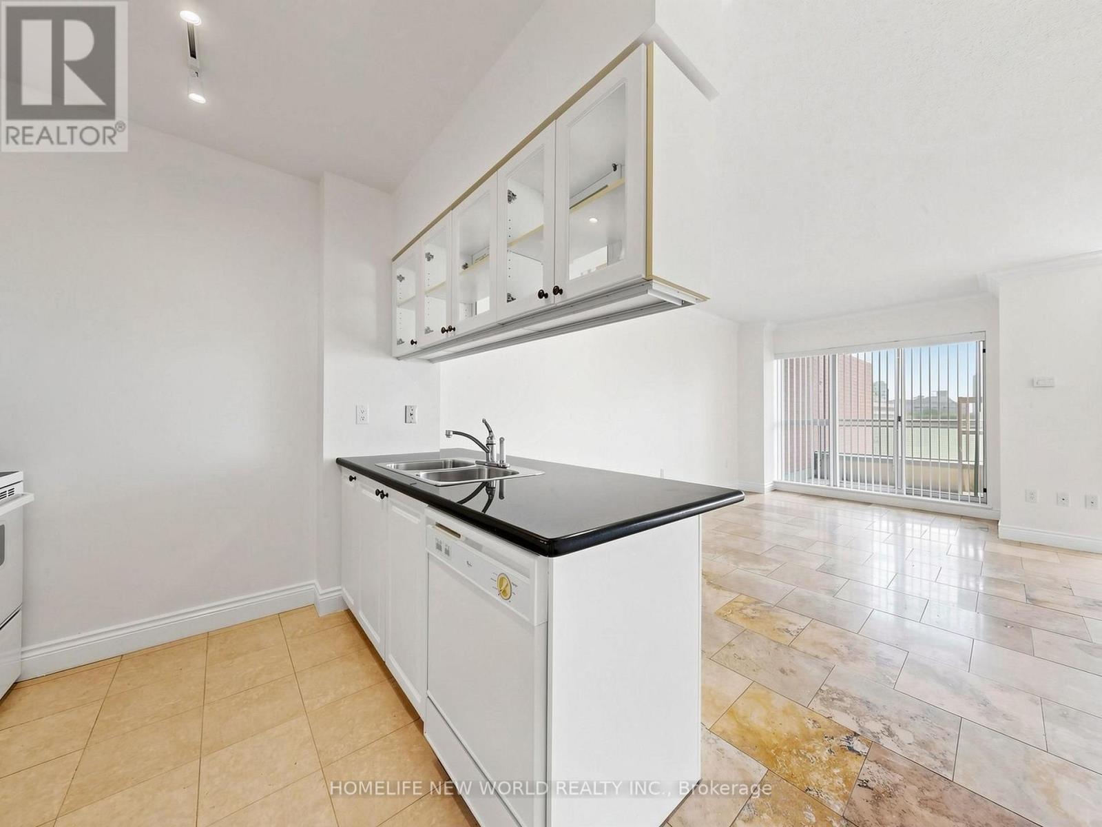 ##708 887 BAY STREET - Image 19
