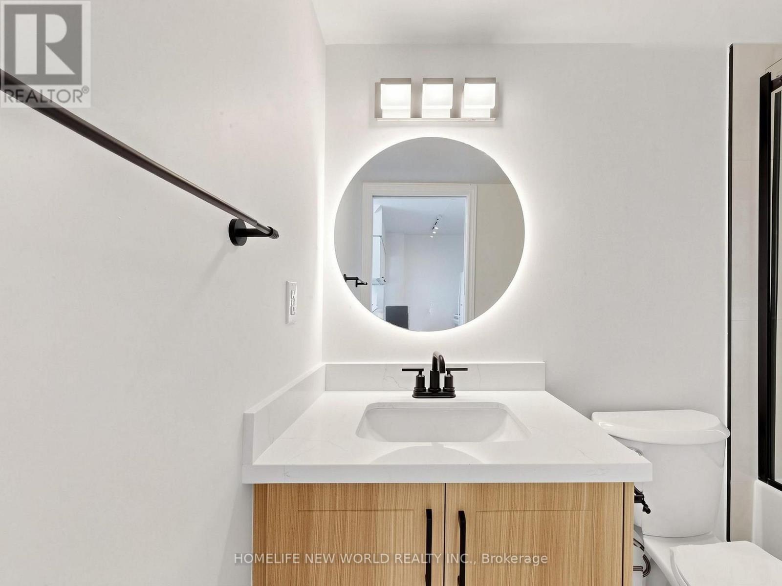 ##708 887 BAY STREET - Image 26
